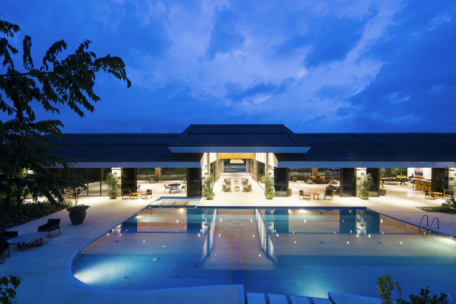 Hotel Management: Best Practices for Operations, Guest Experience, and Revenue Management